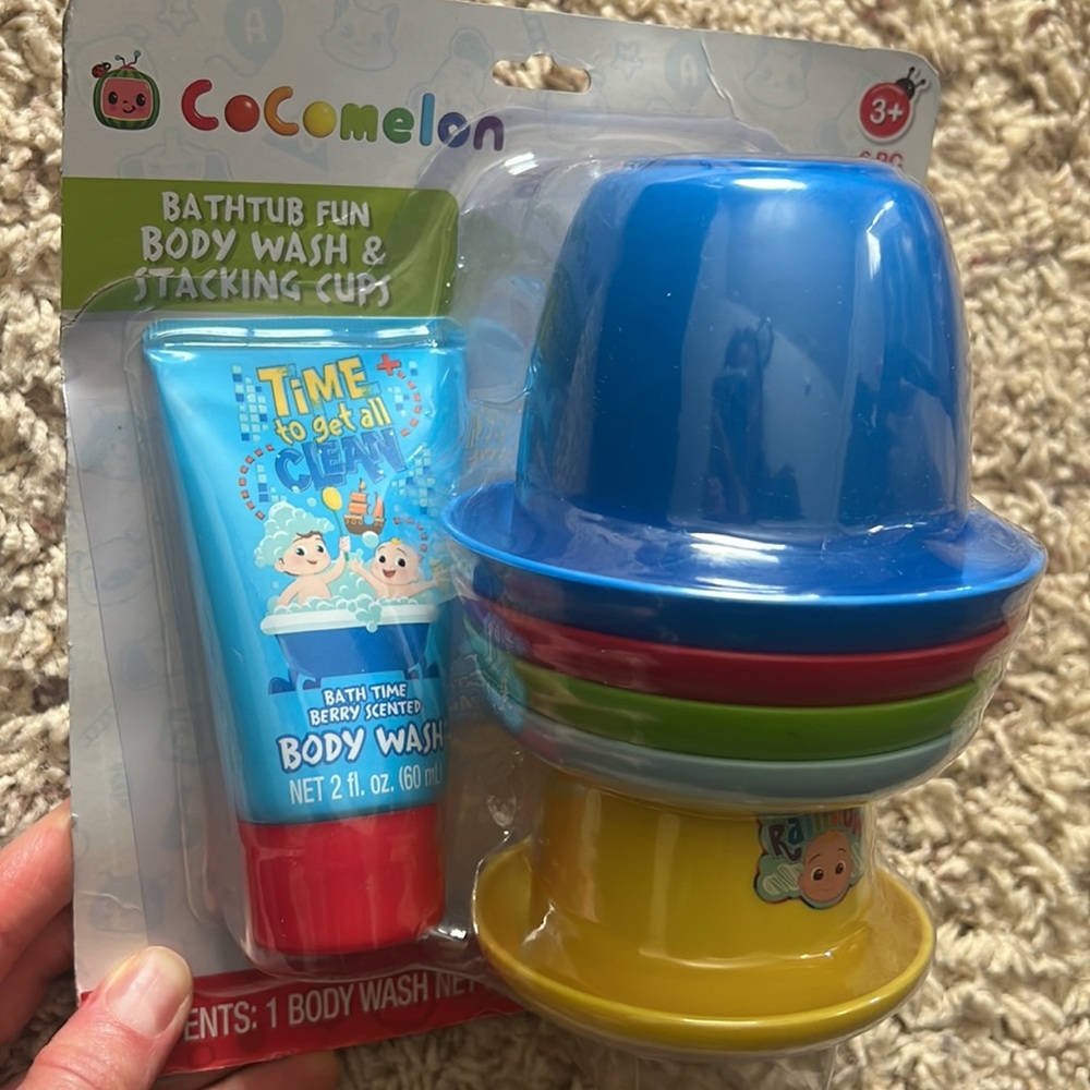BNWT Cocomelon Bathtub Fun Body Wash & Stacking Cups for ages 3 & up!